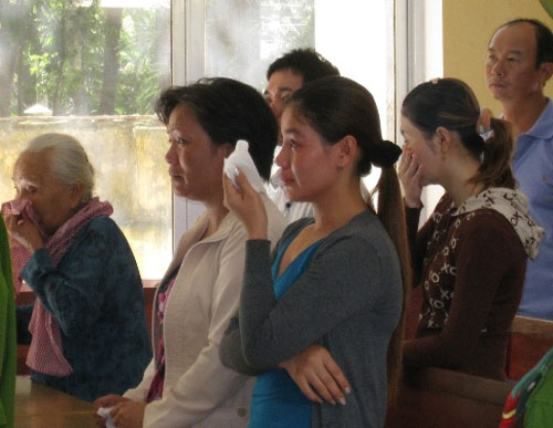 Đánh cờ bạc tỷ: Tuyên án, người nhà ngất lịm - 2