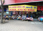 Thị trường - Tiêu dùng - 1001 “chiêu” tăng giá ngầm thời giảm giá