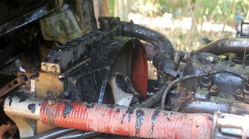 Xe tải đang đậu bỗng dưng cháy rụi - 2