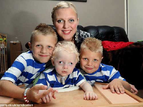 Bệnh lạ: Cậu bé không bao giờ ngủ - 3