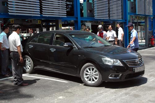 Cận cảnh bãi đỗ ôtô tự động đầu tiên ở HN - 2