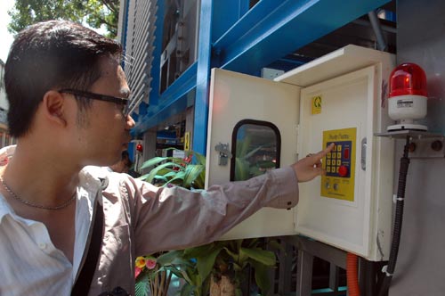 Cận cảnh bãi đỗ ôtô tự động đầu tiên ở HN - 3