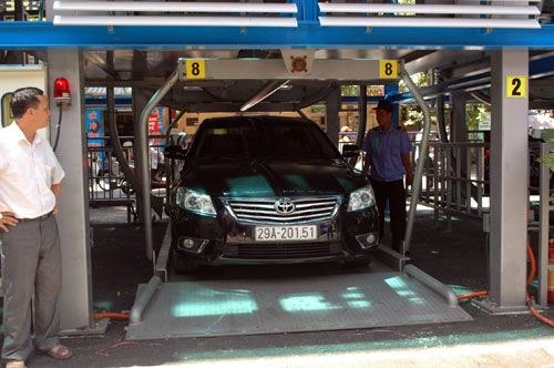 Cận cảnh bãi đỗ ôtô tự động đầu tiên ở HN - 7