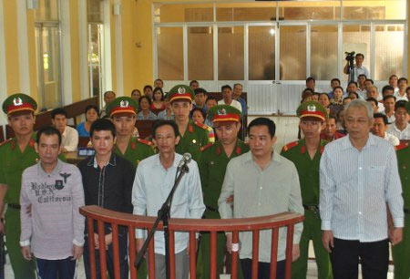 Ván cờ bạc tỷ băm nát tình người - 2