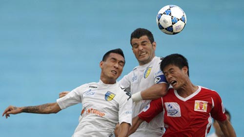V-League thời “thắt lưng, buộc bụng” - 2