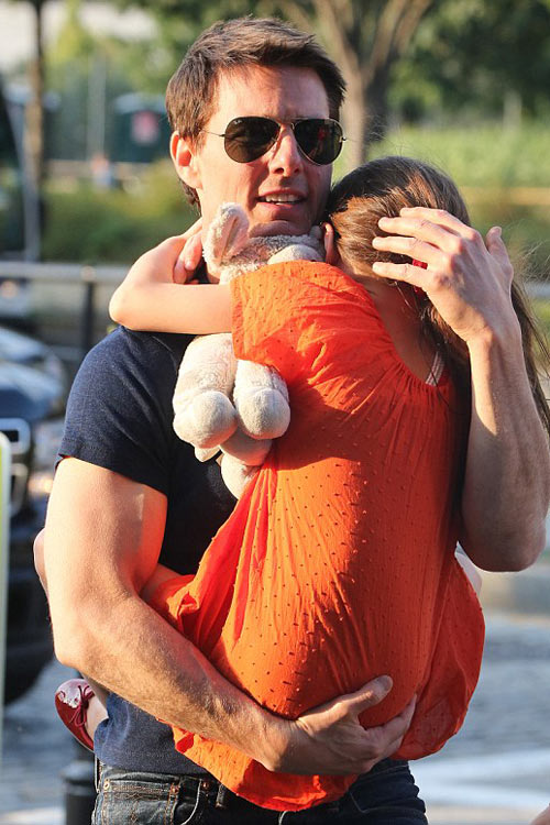 Tom Cruise vui mừng gặp lại con gái - 1