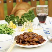 Ẩm thực - Đậm đà thịt, nấm kho tàu