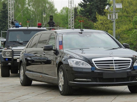 Xe của Tổng thống Nga được miễn luật giao thông - 1