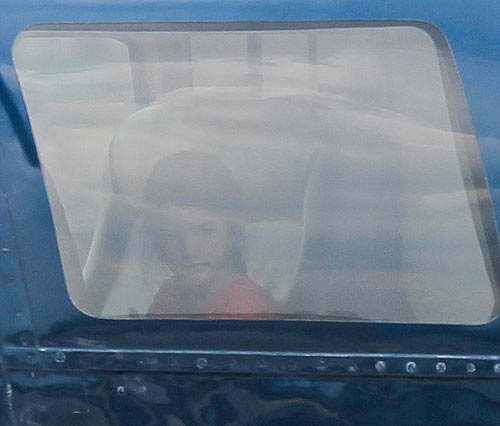 Tom đưa con gái đi dạo bằng phi cơ - 3