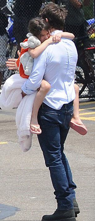 Tom đưa con gái đi dạo bằng phi cơ - 2