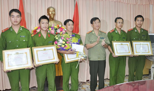 Phá nhanh vụ cướp, hiếp nghiêm trọng - 2