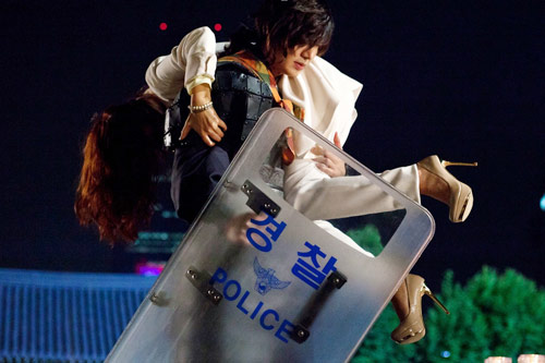 Lộ cảnh Lee Min Ho bắt cóc Kim Hee Sun - 1