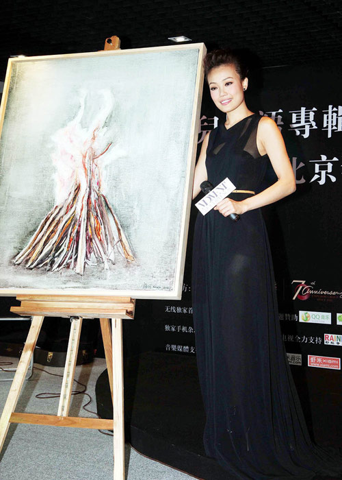 Lưu Diệc Phi được cha nuôi hộ tống - 11