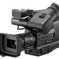 Pháp luật - Cả nhà vào tù vì hành hung nhà báo