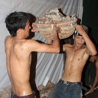 Tin tức trong ngày - Nghề tắm mồ hôi giữa đêm khuya