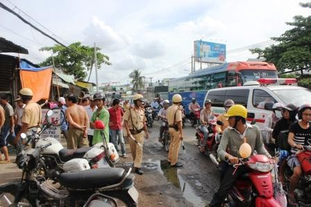 Người đầy máu, thanh niên quậy trên quốc lộ - 2