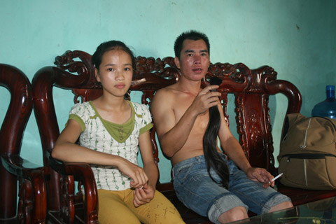 Nữ sinh hoang mang vì nạn "cướp" tóc - 2