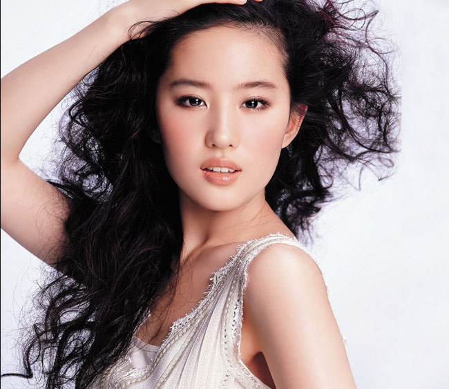 
Thêm nữa, tờ báo điện tử Sohu.com cũng xếp cô vào hàng 10 diễn viên  Trung Quốc xinh đẹp nhất 