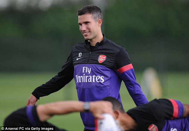 Van Persie: Ba lối đi, đâu đường về? - 2