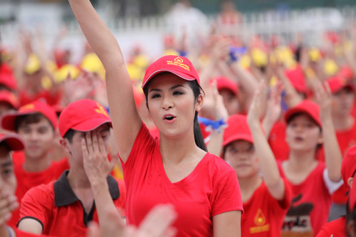 Giới trẻ lập kỷ lục giọt máu lớn nhất thế giới - 10