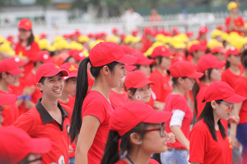 Hoa Hậu Ngọc Hân nhảy flash mob - 7