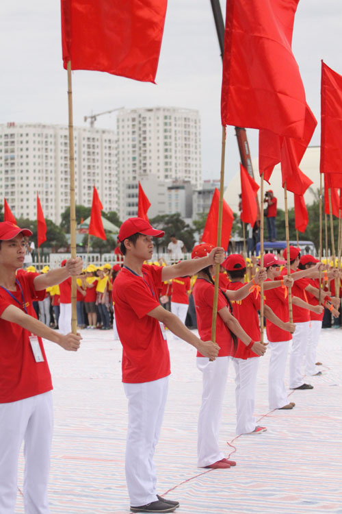 Giới trẻ lập kỷ lục giọt máu lớn nhất thế giới - 2