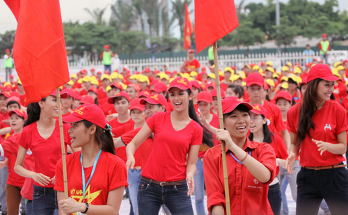 Giới trẻ lập kỷ lục giọt máu lớn nhất thế giới - 9