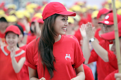 Hoa Hậu Ngọc Hân nhảy flash mob - 5