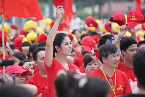 Giới trẻ lập kỷ lục giọt máu lớn nhất thế giới - 11