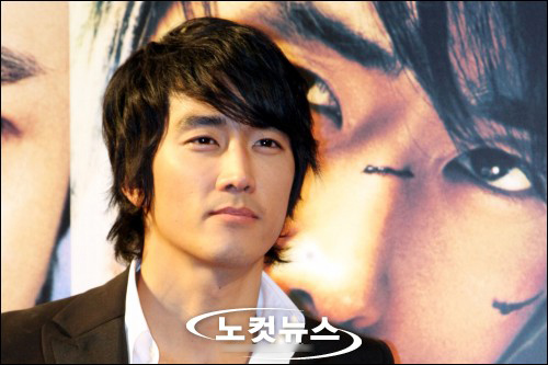 Song Seung Heon vượt mặt huyền thoại nhạc Hàn - 5