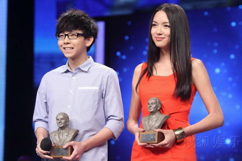 Thành Long và hoa hậu TG hòa giọng - 5