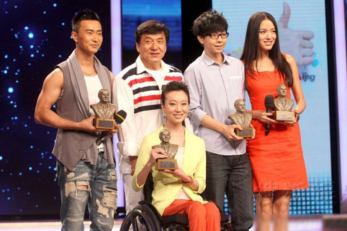 Thành Long và hoa hậu TG hòa giọng - 2