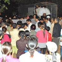 Tin tức trong ngày - Xe tông quán mì: Sao con về bằng xe này?