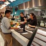 Làng Olympic có món ăn Việt