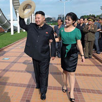 Tin tức trong ngày - Kim Jong Un cùng vợ đi thăm công viên