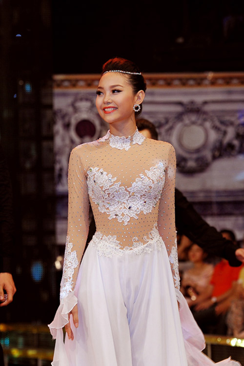 Sao kiêu sa với tóc công chúa lọ lem - 14