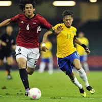 Bóng đá - Neymar phô diễn kĩ thuật trước Ai Cập