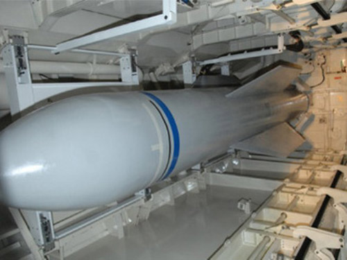 Mỹ sẵn sàng dùng “siêu bom” đánh Iran - 1
