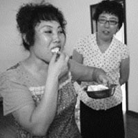 Phi thường - kỳ quặc - Người phụ nữ hơn 40 năm ăn thịt sống