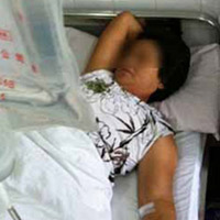 Tin tức trong ngày - TQ: Tranh cãi vì chàng trai cứu vợ trước mẹ