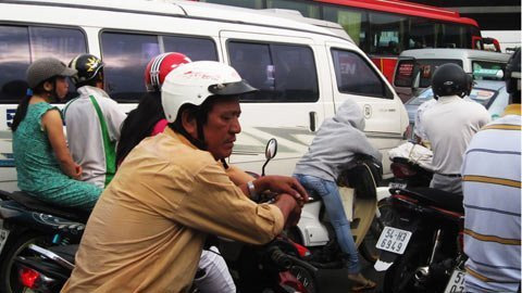 Thu phí cầu Bình Triệu 1, giao thông hỗn loạn - 7