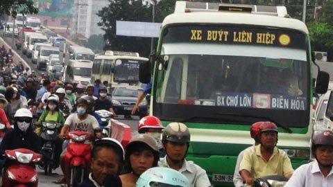 Thu phí cầu Bình Triệu 1, giao thông hỗn loạn - 8