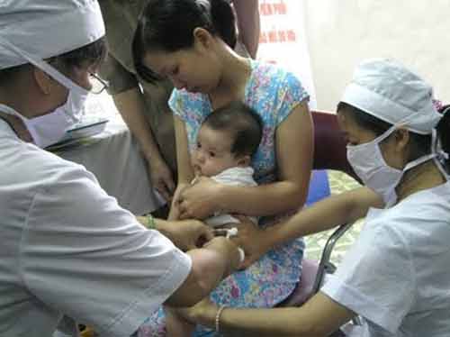 Những cái chết thương tâm của trẻ do tiêm vaccin - 1