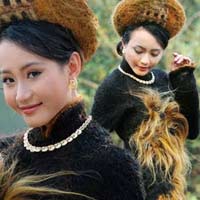Ngắm chiếc áo dài làm từ tóc độc nhất Việt Nam
