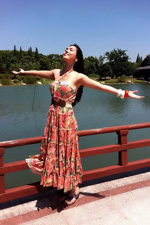 Hoàng My khoe da nâu bóng khỏe - 4