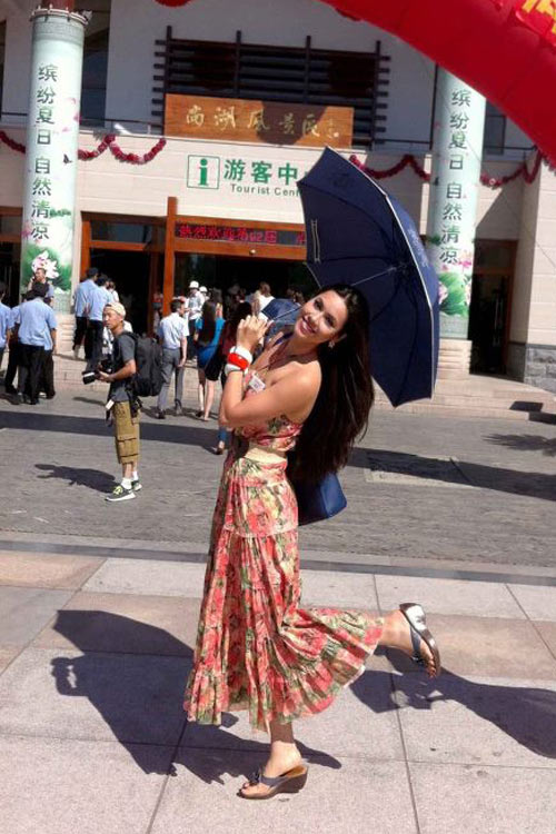 Hoàng My khoe da nâu bóng khỏe - 2