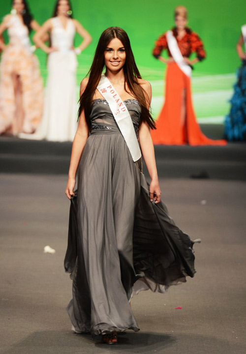 Chấm điểm váy Xấu - Đẹp tại Miss World - 9