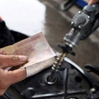 Tin tức trong ngày - Doanh nghiệp lại tính tăng giá xăng dầu