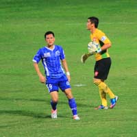 Bóng đá - Vinh vẫn tiến lên, Quyến thì sao?