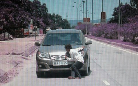 Chặn cả xe chủ tịch huyện để xin tiền - 2